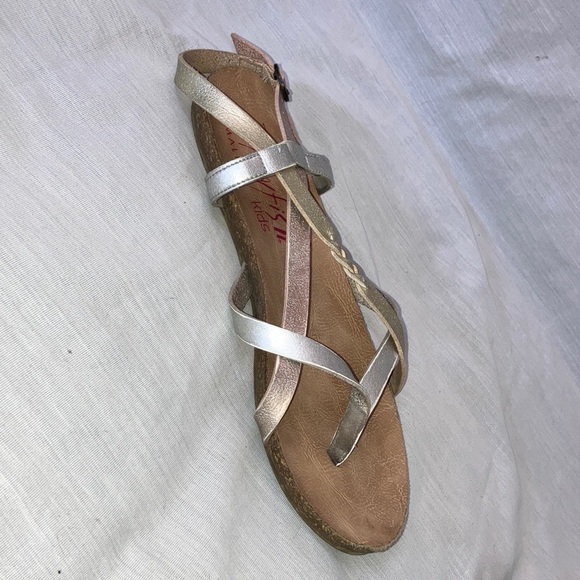 Blowfish size 4 youth  Silver gold and copper tone  Strappy Sandals - Picture 13 of 15